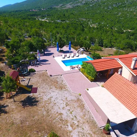 Lana Casa de Férias